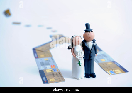 COMIC MARIÉS CHIFFRES POUR Décorer un gâteau de mariage en photo COMME SI LA VIE DANS UNE MAISON CARTE DE CRÉDIT Banque D'Images