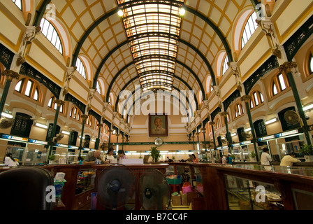 À l'intérieur de Ho Chi Minh Ville (Saigon) du bureau de poste principal Banque D'Images