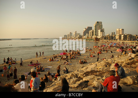 Israël Tel Aviv Beach de tambour à la tombée de mai 2006 Banque D'Images