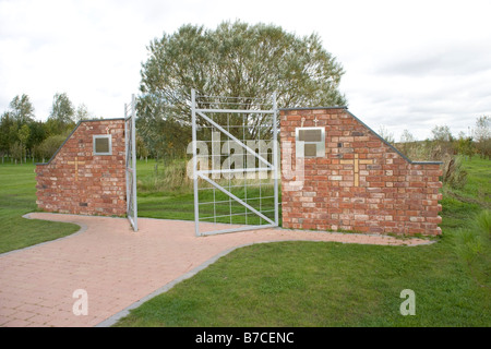 Ex nationale prisonnier de guerre à l'Association Mémorial National Memorial Arboreteum à Alrewas dans le Staffordshire, Angleterre Banque D'Images