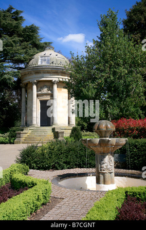 Construit en pierre en folie Memorial Jephson Gardens Royal Leamington Spa Warwickshire County ville Angleterre UK Banque D'Images