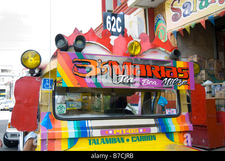 Jeepney colorés chariot, la place de l'Hôtel de Ville, à Cebu, Cebu, Visayas, Philippines Banque D'Images