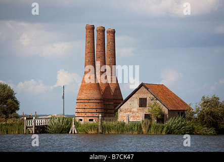 Limekilns utilisée pour faire de la chaux à partir de coquillages broyés Zuiderzeemuseum Enkhuizen Pays-Bas Banque D'Images