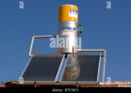 Installation de chauffage solaire de l'eau Banque D'Images