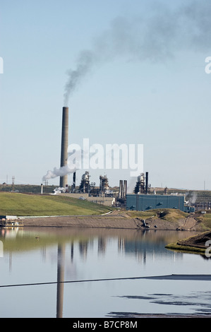 Une vue de l'usine de Syncrude et l'un des bassins de résidus s'installation juste au nord de Fort McMurray, Alberta, Canada Banque D'Images