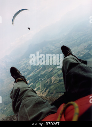 Vue d'un homme le parapente Banque D'Images