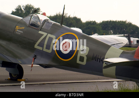 La Seconde Guerre mondiale, deux avions Spitfire Mark IXB à Biggin Hill juste l'air Juin 2008 Banque D'Images