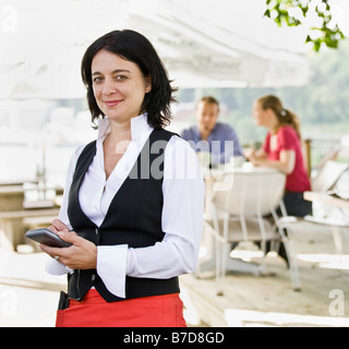 Serveuse femelle prise des commandes Banque D'Images