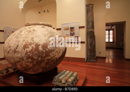 Grand dolium en musée archéologique, l'île de Ventotene, lazio, Italie Banque D'Images