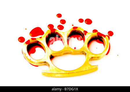 Brass Knuckles avec du sang Banque D'Images