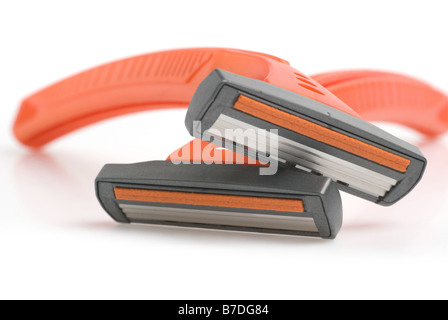 Le rasage rasoir jetable la machine-outil isolé sur fond blanc Banque D'Images