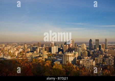 Toits de Montréal comme vu de l'Observatoire de le Chalet du Mont Royal Banque D'Images