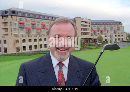 Né gallois Sir Terry Matthews, propriétaire de la Celtic Manor Resort Hôtel et hébergement de golf Tournoi de golf Ryder Cup en 2010 Banque D'Images