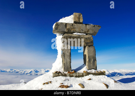 Whistler Mountain peak Ilanaaq zone l'Inukshuk est la mascotte officielle de la Vancouver 2010 Jeux olympiques d'hiver de Whistler Banque D'Images