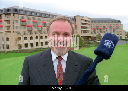 Né gallois Sir Terry Matthews, propriétaire de la Celtic Manor Resort Hôtel et hébergement de golf Tournoi de golf Ryder Cup en 2010 Banque D'Images