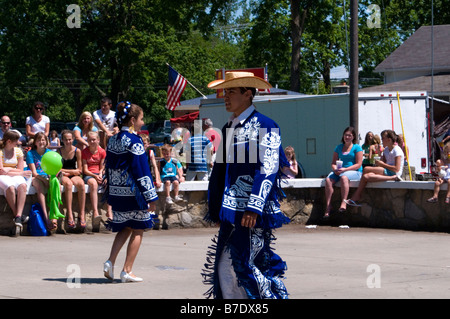 Danse traditionnelle mexicaine affichée à la fête de la cerise Banque D'Images