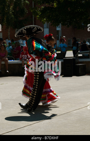 Danse traditionnelle mexicaine affichée à la fête de la cerise Banque D'Images