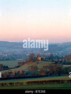 Les ruines du château de Stapleton, près de Presteigne, Powys, Pays de Galles, Royaume-Uni. Lever du soleil hivernal sur la vallée de Lugg Banque D'Images