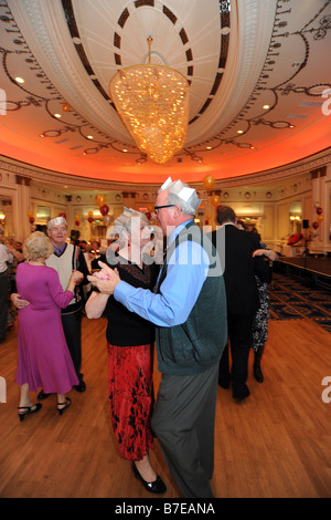 Plus de 50 ans Conseil danse Noël Bradford West Yorkshire UK Banque D'Images