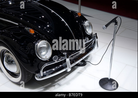 Microphone avec vieille Volkswagen sur l'affichage à l'édition 2009 du North American International Auto Show de Detroit au Michigan Banque D'Images