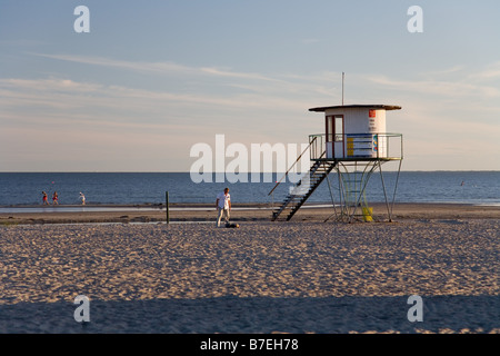 Lifeguard Tower dans la plage de Pärnu, Estonie, Europe Banque D'Images