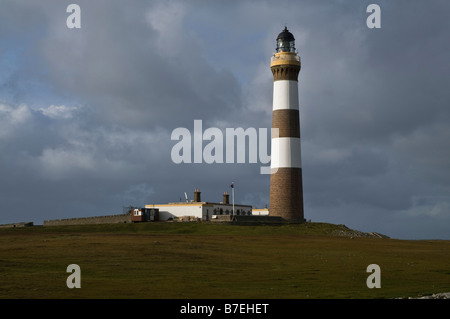 dh Nord Phare Ronaldsay NORD RONALDSAY ORKNEY Phare balise Dennis ness Easting tempête nuages nlhb tour lumière île d'écosse Banque D'Images