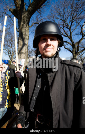 Jeune homme portant un casque - USA Banque D'Images