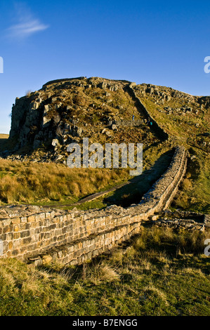 Acier Rigg mur Hadrian dh Angleterre NORTHUMBRIE mur romain site du patrimoine mondial du Parc National de Northumberland Banque D'Images