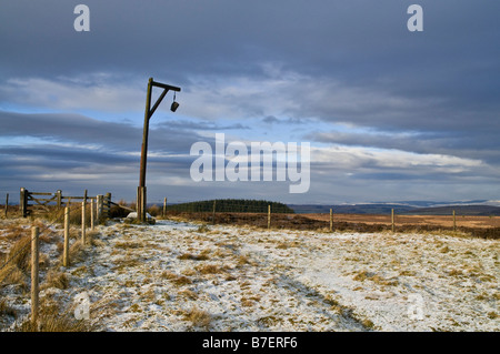 dh Steng Cross TYNEDALE NORTHUMBRIA Winters gibbet monument Lonely moorland le northumberland elsdon noose gualws Banque D'Images