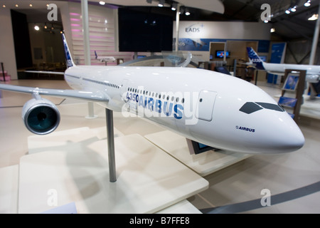 Modèle d'Airbus A350 XWB au salon Farnborough International Airshow 2008 Banque D'Images