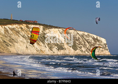 Kite surfeurs à la baie de Sandown, Isle of Wight Banque D'Images