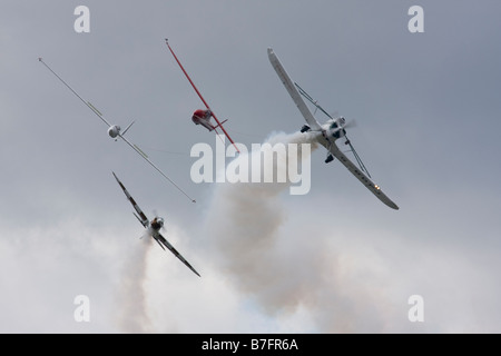 Remorquage de planeurs par Piper PA-25-235 Pawnee B au salon Farnborough International Airshow 2008 UK Banque D'Images