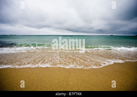 Plage avec vague Banque D'Images