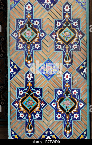 Carrelage peint décoration murale décorative niavaran ornementé palais principal de l'Iran Téhéran musée complexe Banque D'Images