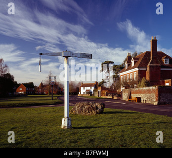 Le pôle d'inclinaison ou Quintain. Offham village, Kent, Angleterre, Royaume-Uni. Banque D'Images