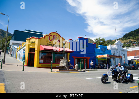 Cafés colorés, Rue De Londres, Lyttelton, la péninsule de Banks, Canterbury, Nouvelle-Zélande Banque D'Images