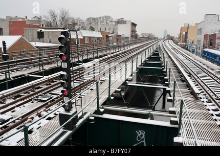 Astoria NY 18 Janvier 2009 La ligne de train N élevé dans la neige dans le Queens ©Stacy Walsh Rosenstock/Alamy Banque D'Images