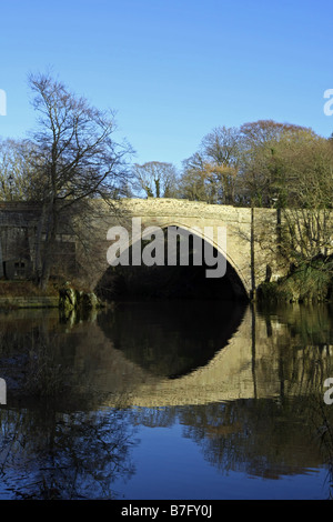 Le pont de Balgownie dans Old Aberdeen sur la rivière Don à Aberdeen, Écosse, Royaume-Uni. Banque D'Images