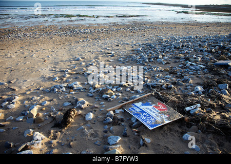 'À VENDRE' supprimés signer sur la plage de Port Eynon, Gower, dans le sud du Pays de Galles, Royaume-Uni Banque D'Images