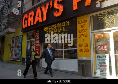 S gris dans la papaye Garment District de New York Banque D'Images