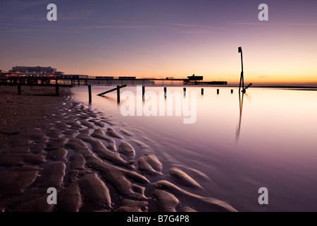 Lever du soleil à jetée de Sandown, Isle of Wight Banque D'Images