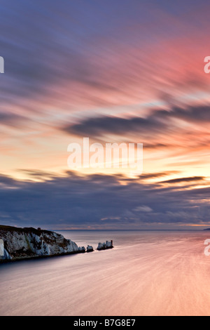 Coucher de soleil sur les aiguilles, l'île de Wight Banque D'Images