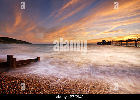 Coucher du soleil à Totland Bay, île de Wight Banque D'Images