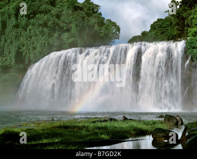 L'étonnante Tinuy-une tombe près de Bislig city sur l'île de Mindanao des Philippines Banque D'Images