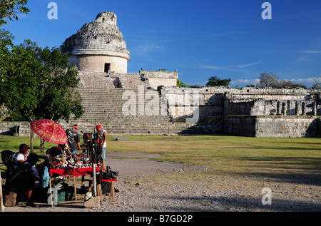 Les vendeurs de souvenirs à l'Observatoire, Chichen Itza Banque D'Images