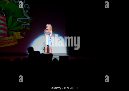 Sacramento CA 25 janvier 2009 Shelby Chong ouvre pour Cheech et Chong dans leur lumière jusqu'America tour Banque D'Images