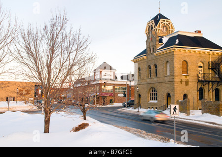 Ancien bureau de poste situé à Bathurst au Nouveau-Brunswick, à l'angle de la rue Main. Banque D'Images