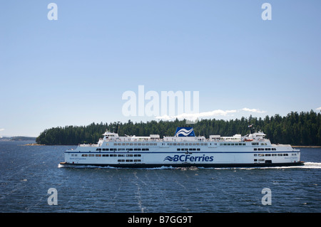 BC Ferry voyageant entre Horseshoe Bay et Nanaimo sur une journée ensoleillée en été. Banque D'Images