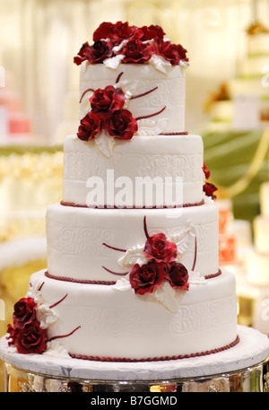 Gâteau de mariage à plusieurs niveaux Banque D'Images