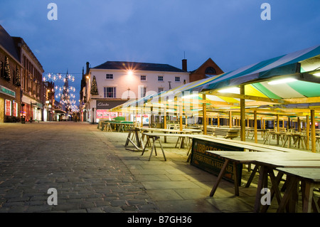 Place du marché de Chesterfield dans la nuit à Noël Chesterfield Derbyshire, Angleterre, Royaume-Uni Banque D'Images